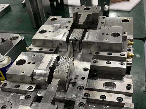 兒童汽車(chē)安全座椅注射成型模 注塑模具 塑料模具加工 萊州市城港路街